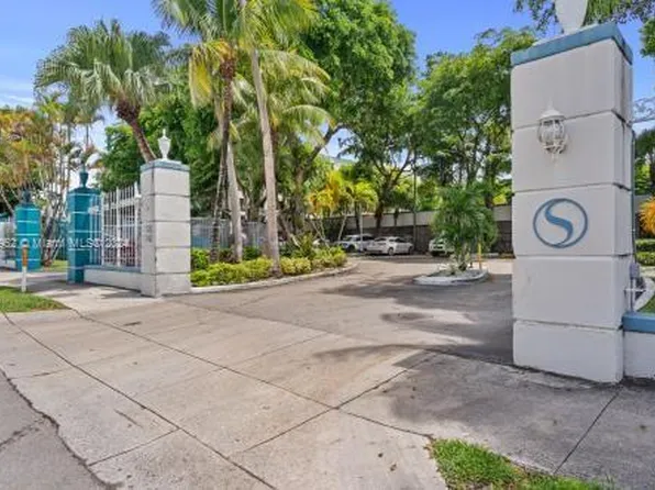 1740 NW North River Dr APT 425, Miami, FL 33125