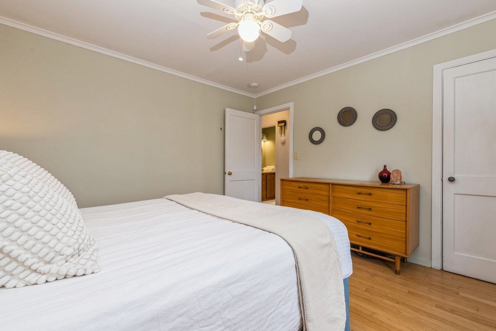  1st floor bed room with queen bed