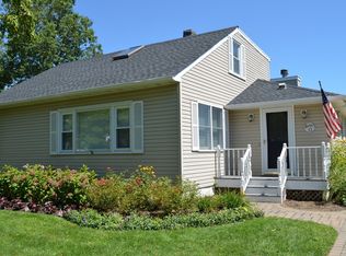 52 Beach Rd, Jamesport, NY 11901