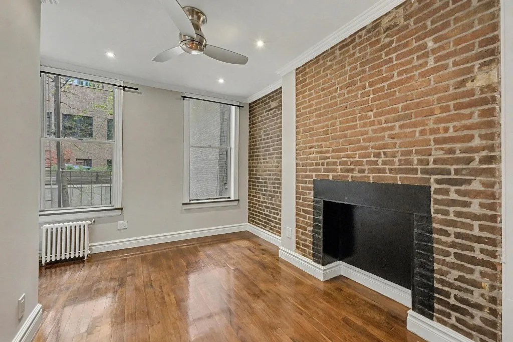 Building Photo - 221 Mott St #6