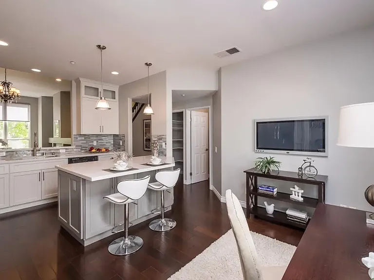 221 Village Ln — Photo 12