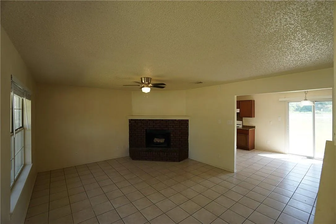 Building Photo - 112 Creekside Dr