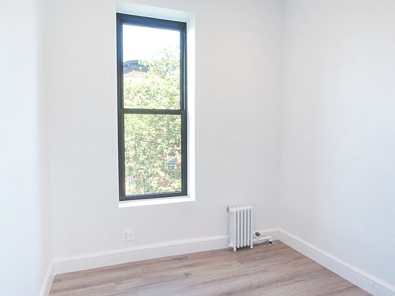 5th image of 165 Howard Ave APT 1L