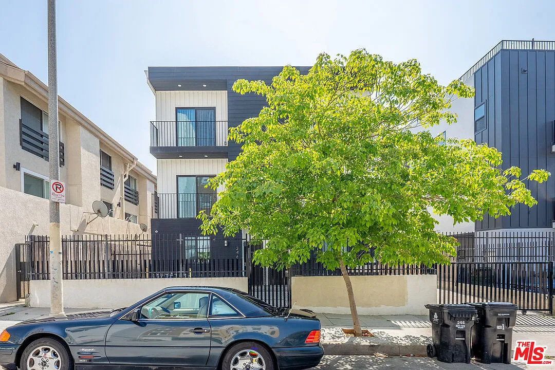 Building Photo - 246 N Dillon St #1/2