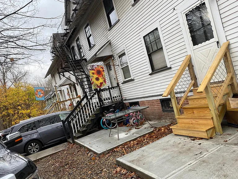 29 Route 32 — Photo 7