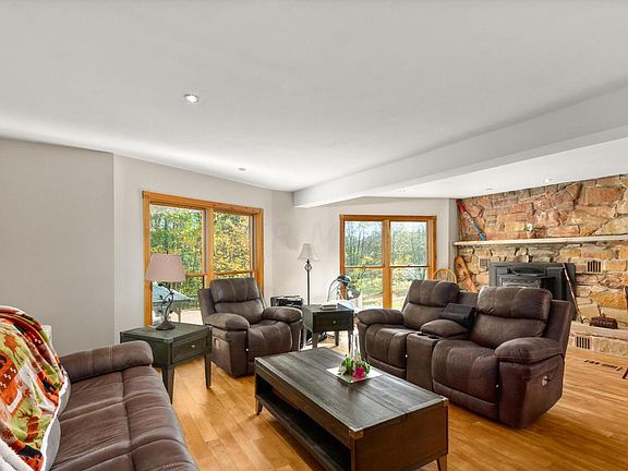 3rd image of 3481 Sylvan Dr