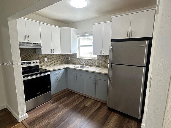 5th image of 711 SW 39th Ave