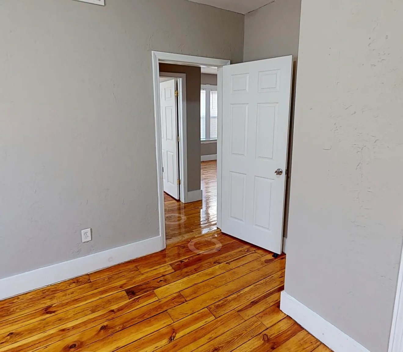 4 bed, 1500 sqft, $2,200 — Photo 3