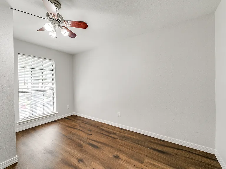6611 Mimms Dr — Photo 17