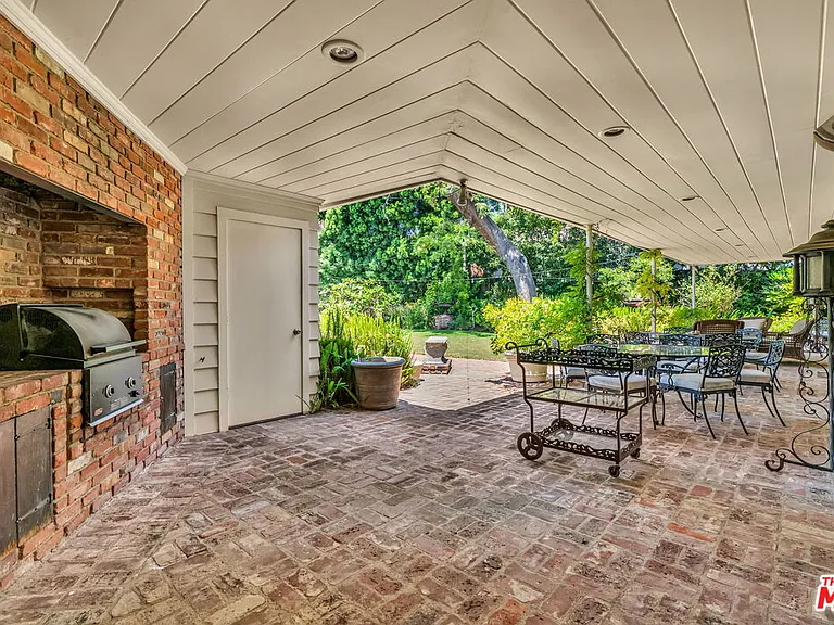 701 N Sierra Dr — Photo 19