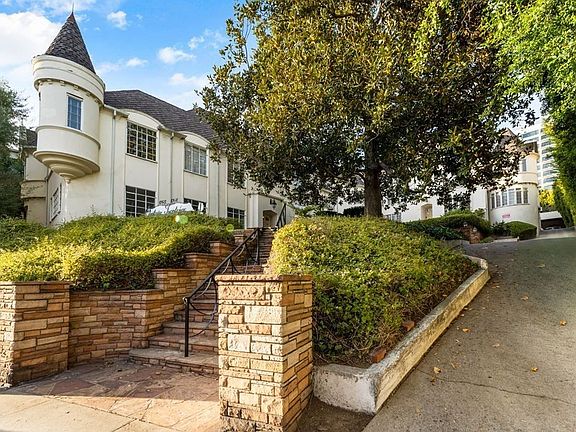 3rd image of 8425 Fountain Ave #25-B