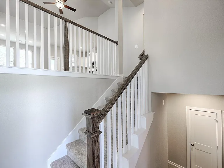 115 Handley Dr — Photo 3