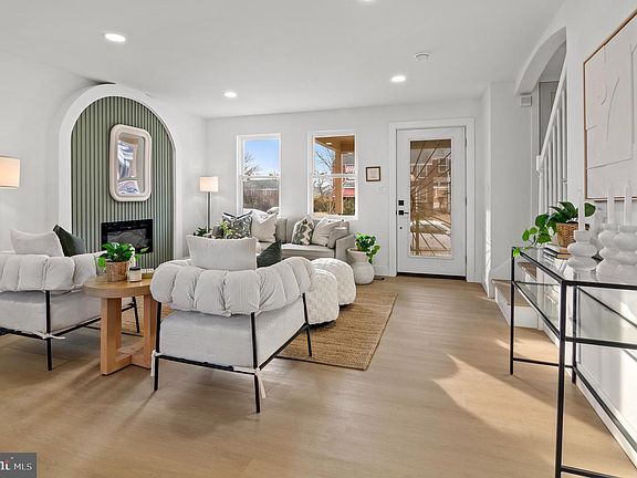 4th image of 5905 Glenkirk Rd