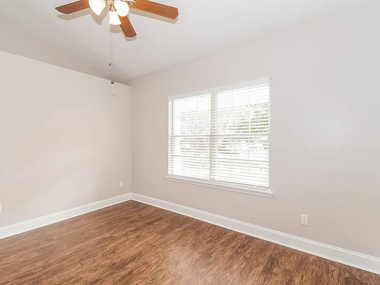 606 Charles Pinckney St — Photo 11