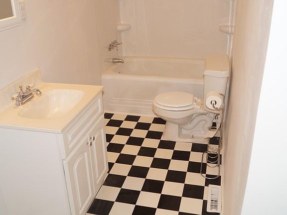 3rd image of 303 Lewis St