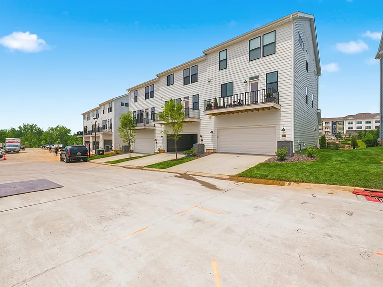 16545 Yellowwood Dr — Photo 43