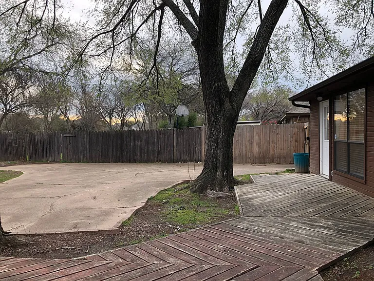 208 E Denton Dr — Photo 25