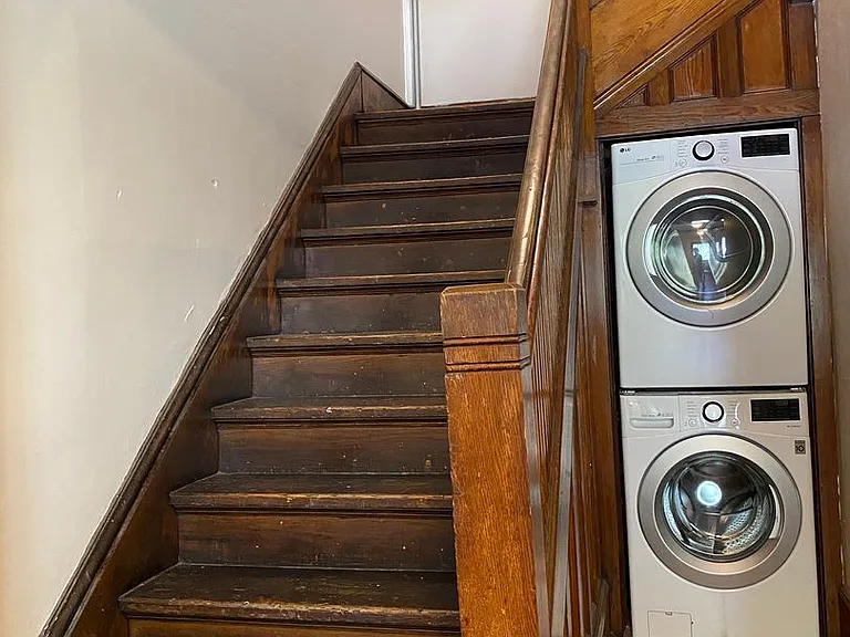609 E State St — Photo 132