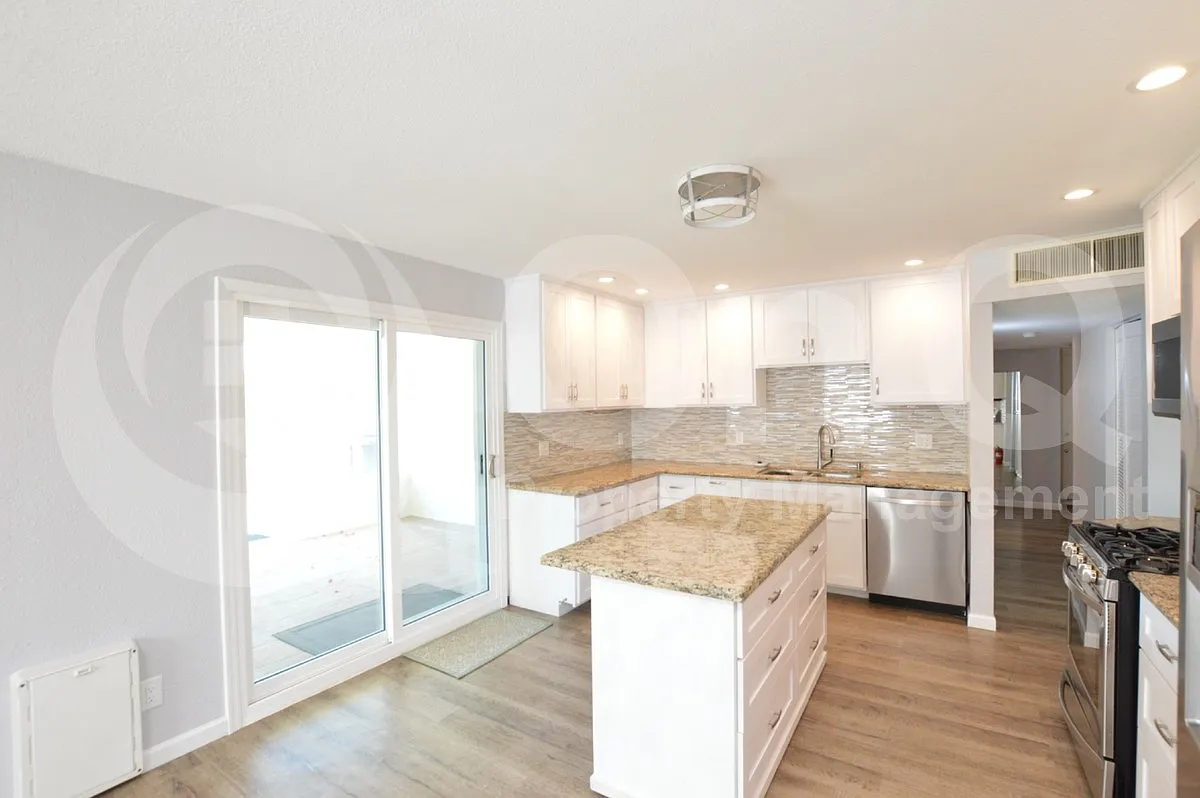 3 bed, 2.0 bath, 1400 sqft, $2,499 — Photo 4
