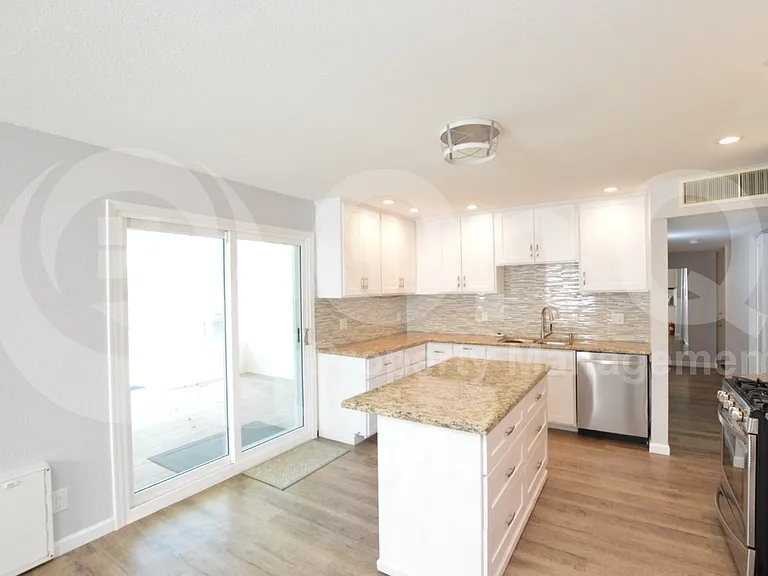7424 E Polk St — Photo 4