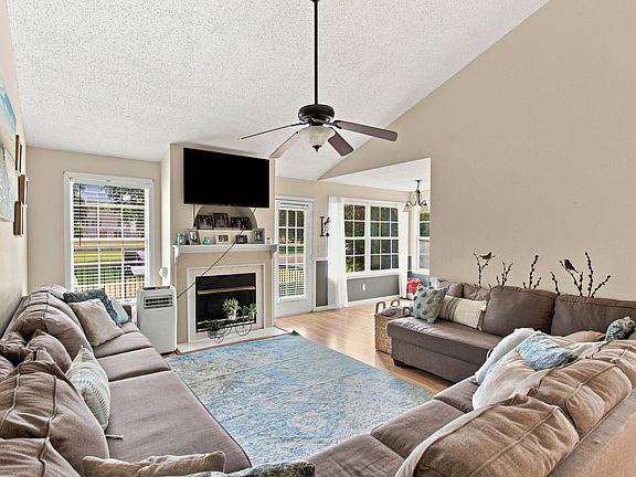 4th image of 2408 Lake Shore Dr