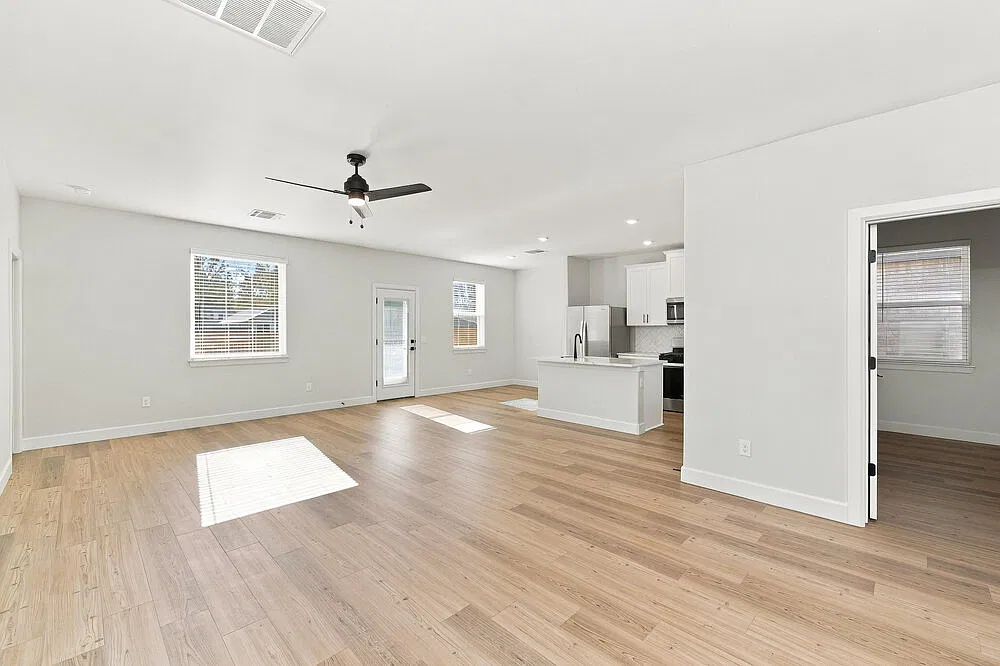 3 bed, 2.0 bath, 1692 sqft, $1,935 — Photo 4