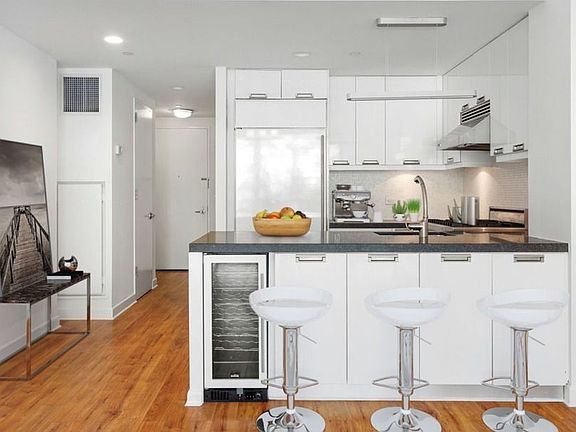 3rd image of 261 W 28th St APT 2A