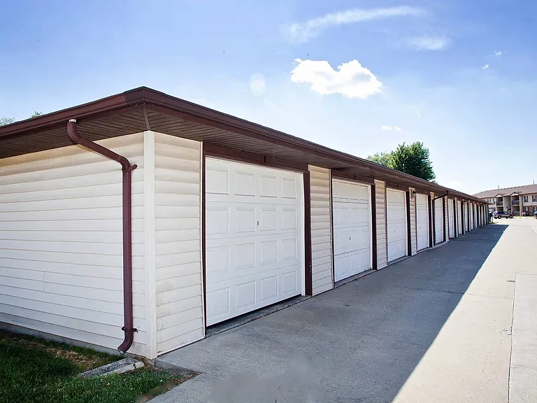 Huntington Ridge Apartments — Photo 17