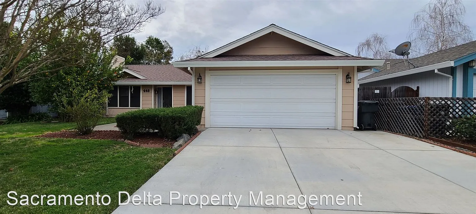 448 Spinnaker Way photo 1