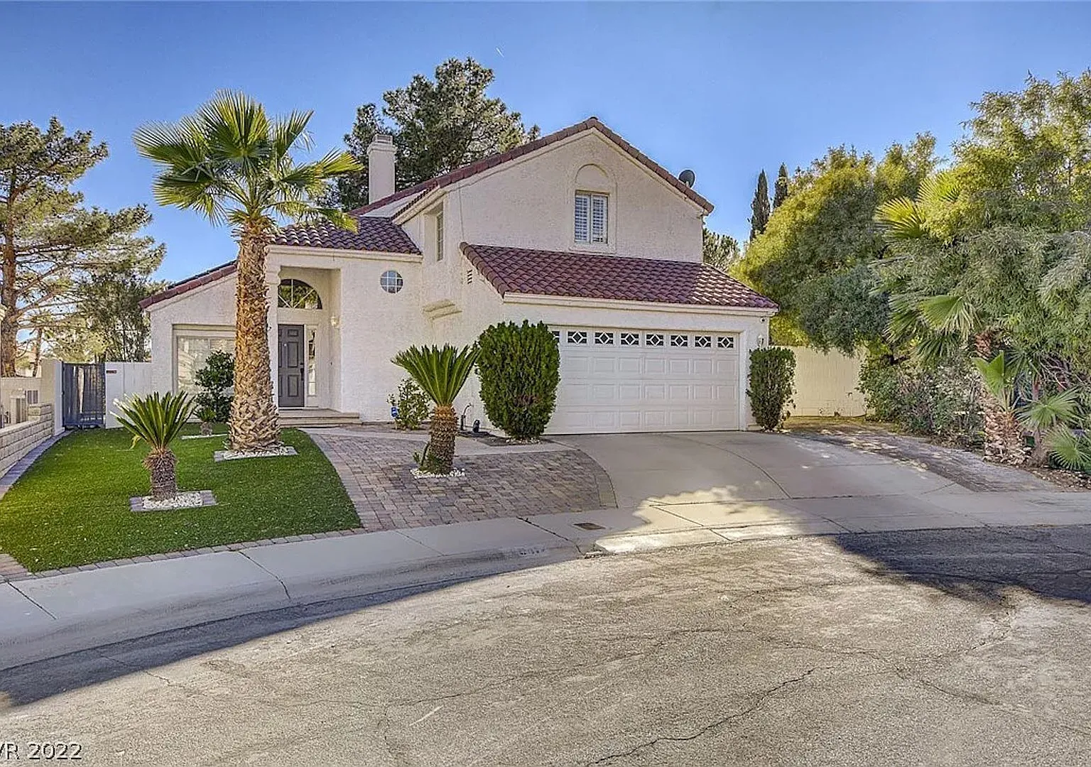 Lovely Home with Pool/Spa in the Lakes! — Photo 1