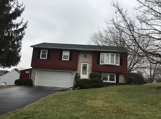 135 Longfellow Dr, Lancaster, PA 17602