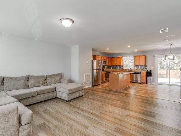 Living room/kitchen