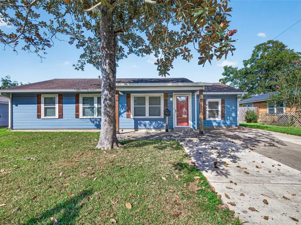 206 Mattson St, West Columbia, TX 77486