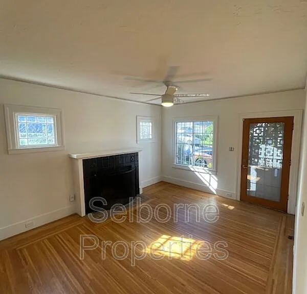 1424 E 20th St — Photo 19