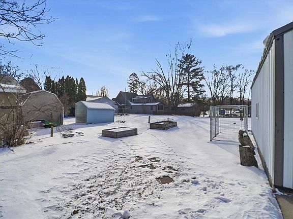 4th image of 711 6th St SW