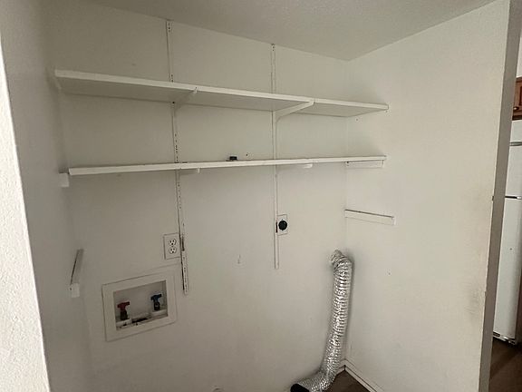 3rd image of 653 Farmington Pl #B