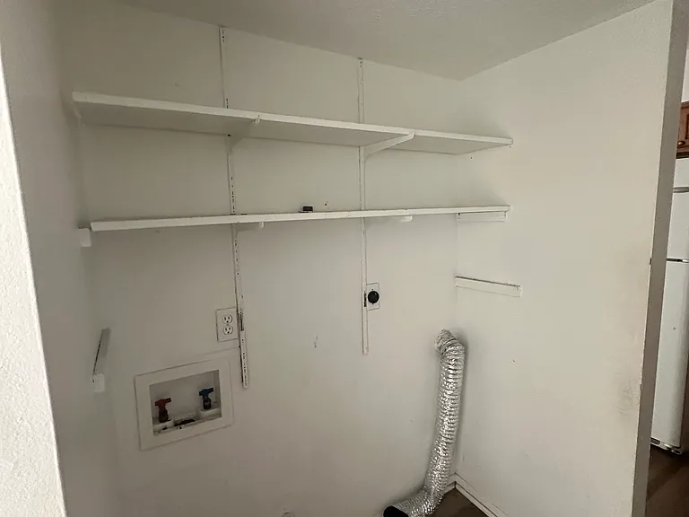 653 Farmington Pl #B — Photo 3