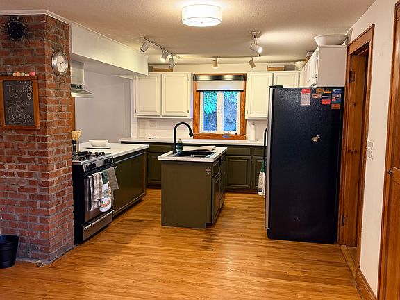 3rd image of 110 Pomeroy Meadow Rd