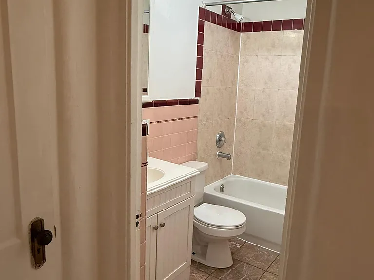 303 Girard Blvd SE #B — Photo 13