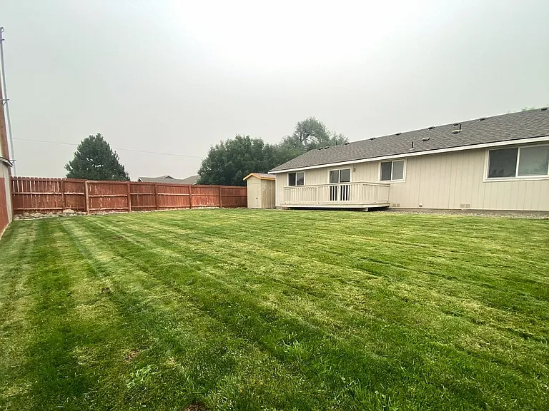 2217 N Abbey Glen Ct — Photo 2