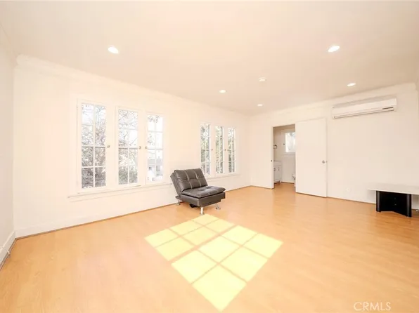 736 S Gramercy Dr #736, Los Angeles, CA 90005