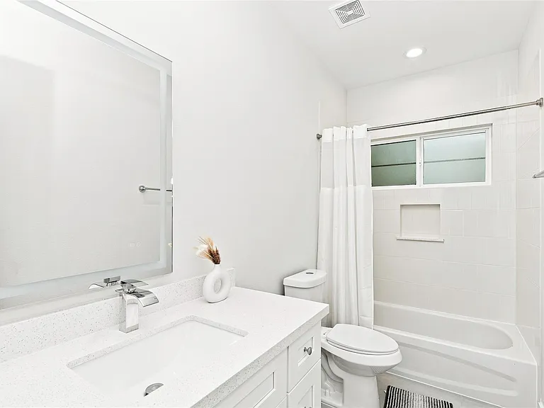 835 Dorchester St #D — Photo 8
