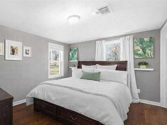 4th image of 336 Gordon St