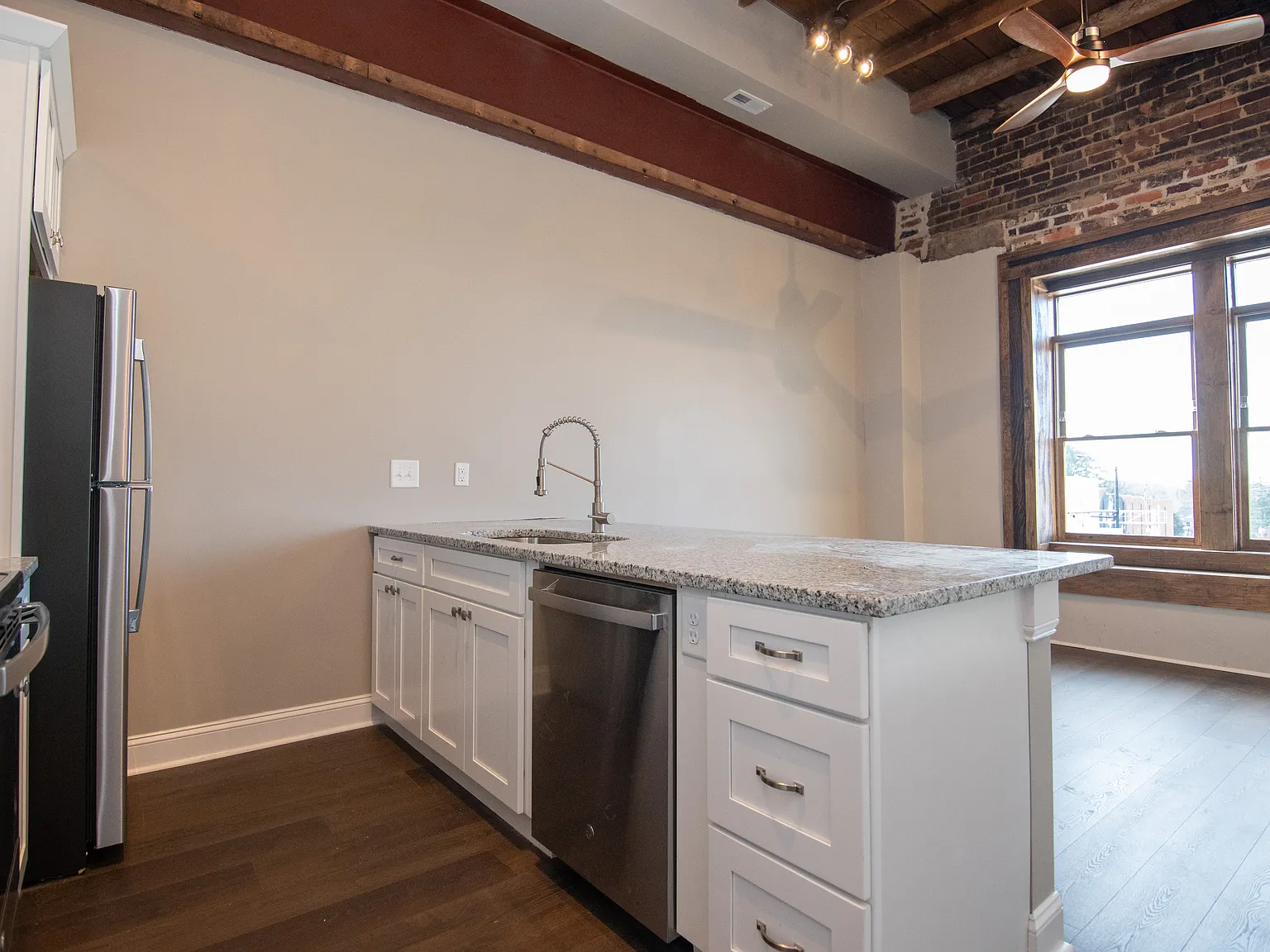 Studio, 550 sqft, $1,450 — Photo 4