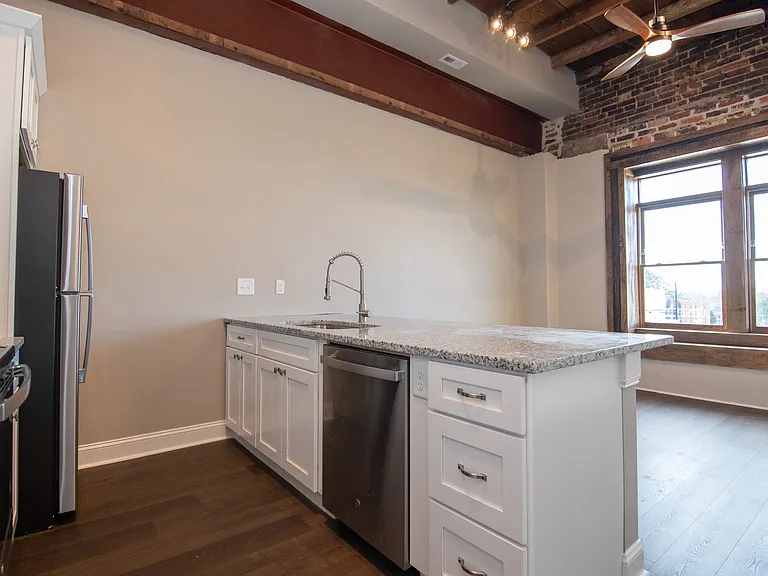 140 W Mountain St #204 — Photo 4
