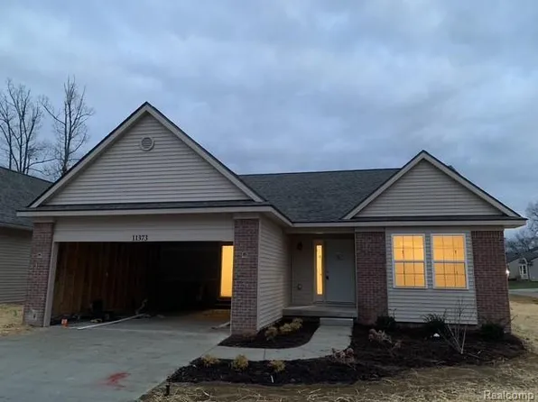 11469 Hidden Oaks Dr, Clio, MI 48420
