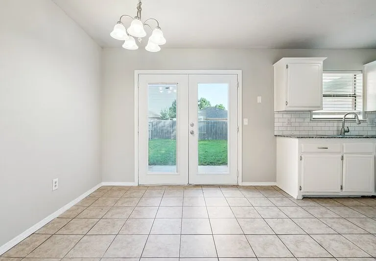 12225 SW 14th St — Photo 3