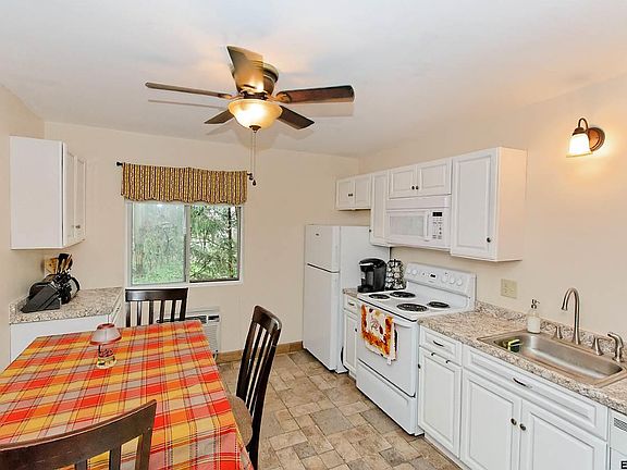4th image of 32A Pine Ln Unit 3