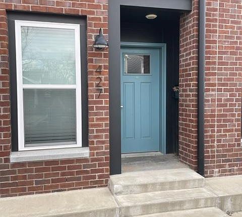 2nd image of 427 SW B St #427