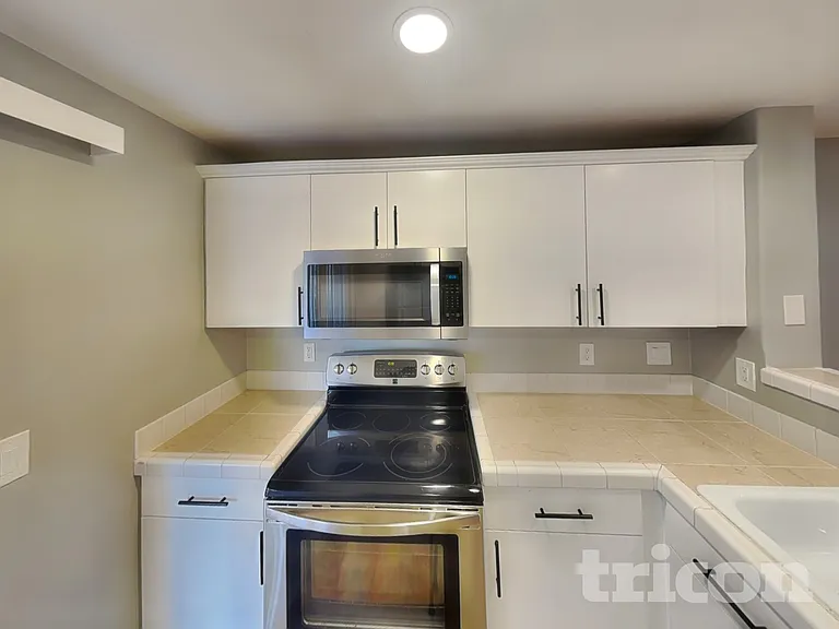 577 SW 207th Ave — Photo 6
